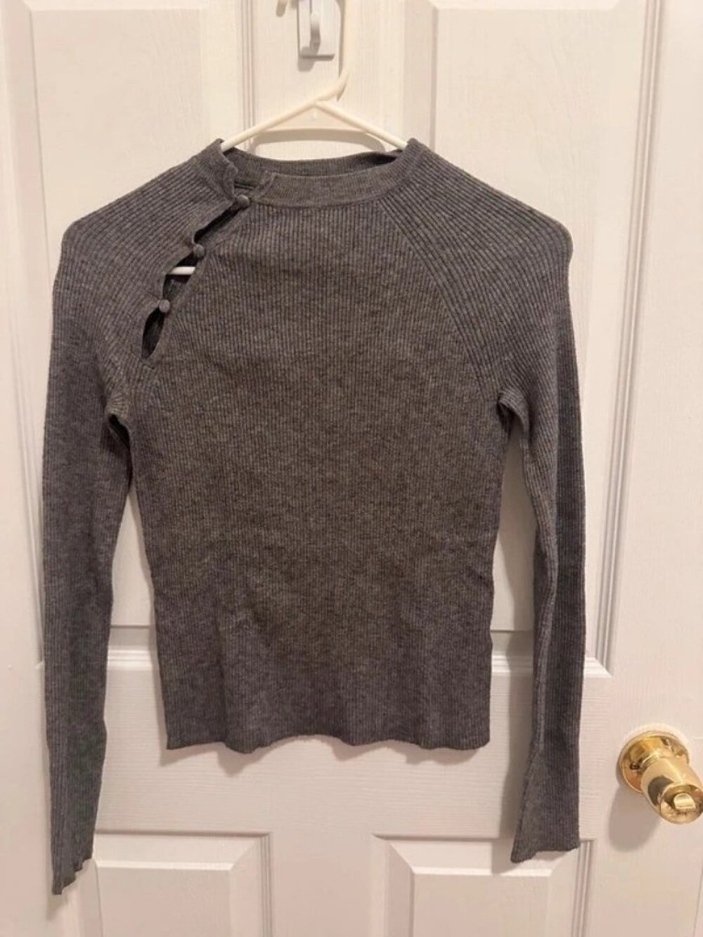 Nobody's Child Gray Ribbed Button Cutout Top – US 2